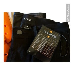 ATWYLD women’s Moto jeans with pads, NWT